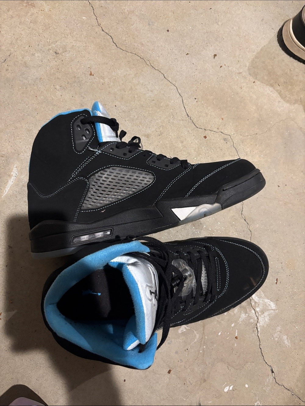 Jordan 5 Black University - Picture 2 of 4